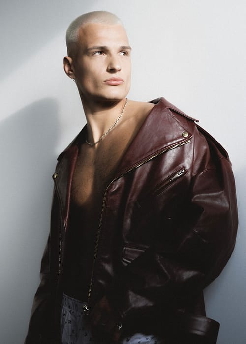 Antoine Lambreth is a model represented by KKH Management in Amsterdam. Antoine is an international model based in Brussels.