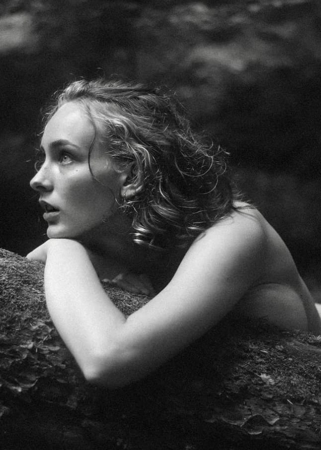 Female model Viola based in The Netherlands available for bookings at KKH Management