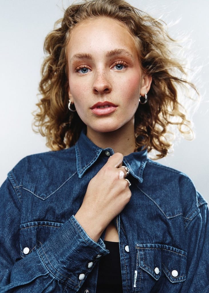 Female model Viola based in The Netherlands available for bookings at KKH Management