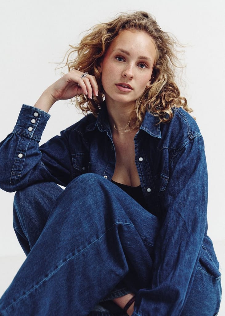 Female model Viola based in The Netherlands available for bookings at KKH Management