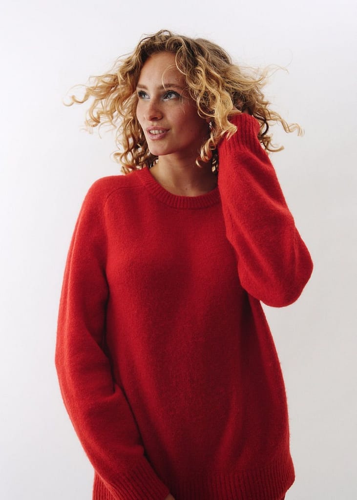 Female model Viola based in The Netherlands available for bookings at KKH Management