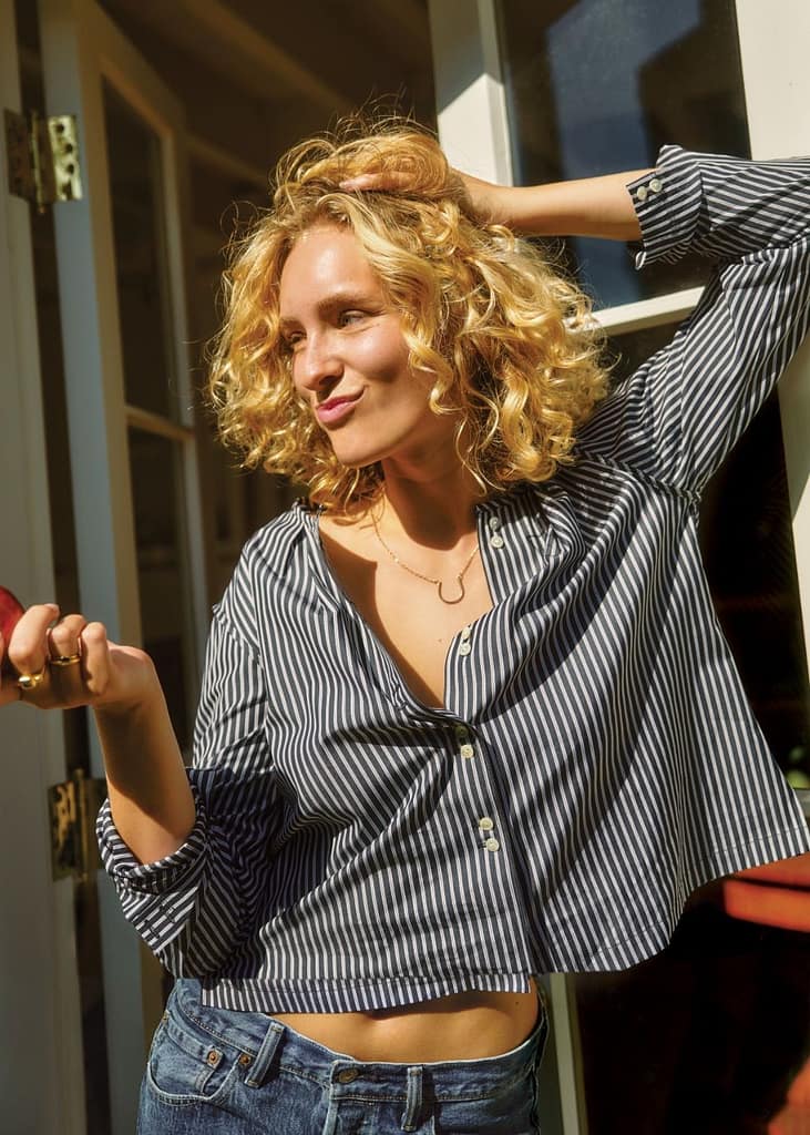 Female model Viola based in The Netherlands available for bookings at KKH Management