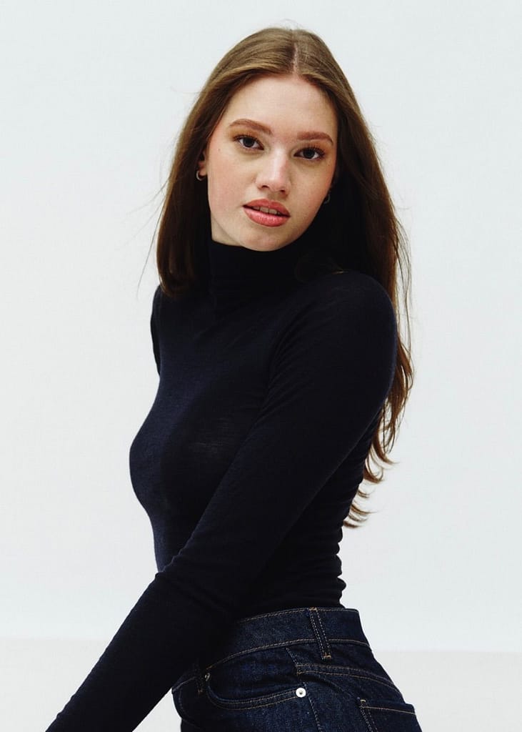 Female model Juliet based in Amsterdam available for bookings at KKH Management