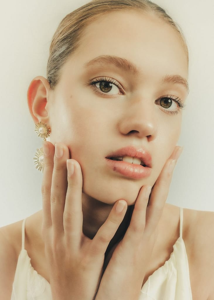 Female model Juliet based in Amsterdam available for bookings at KKH Management