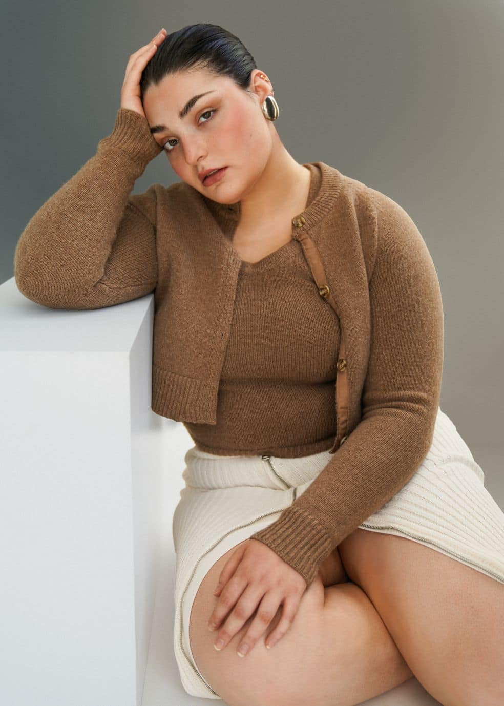 Curvy female model Elena based between Amsterdam and New York City available for bookings at KKH Management